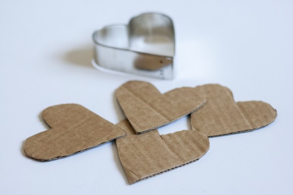 DIY_Heart_Pinatas_05