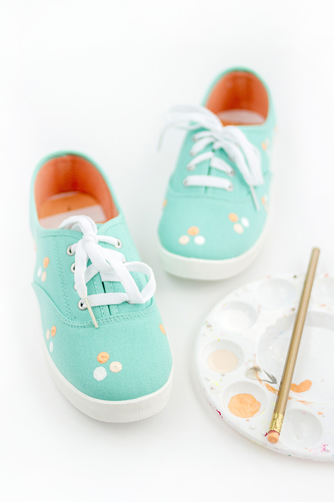 http://www.dreamgreendiy.com/wp-content/uploads/2016/03/15-34474-post/DIY-Polka-Dot-Shoes-25.jpg