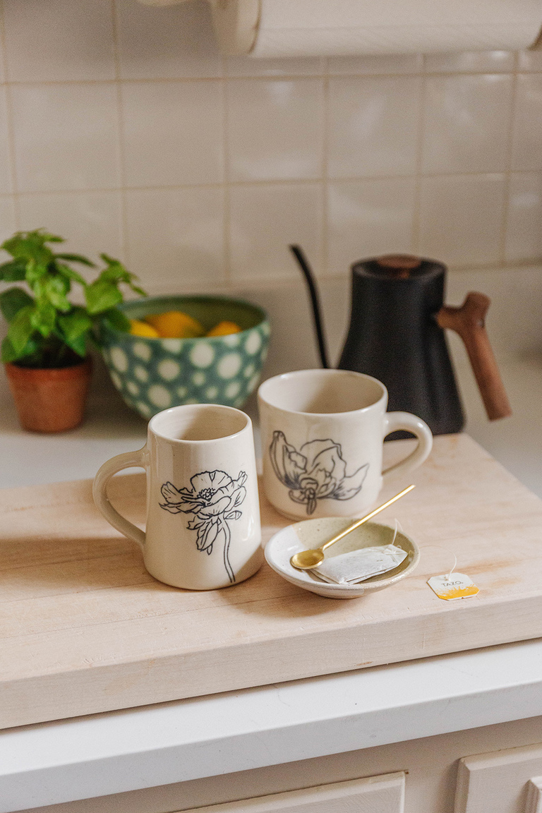 https://dgdpottery.etsy.com