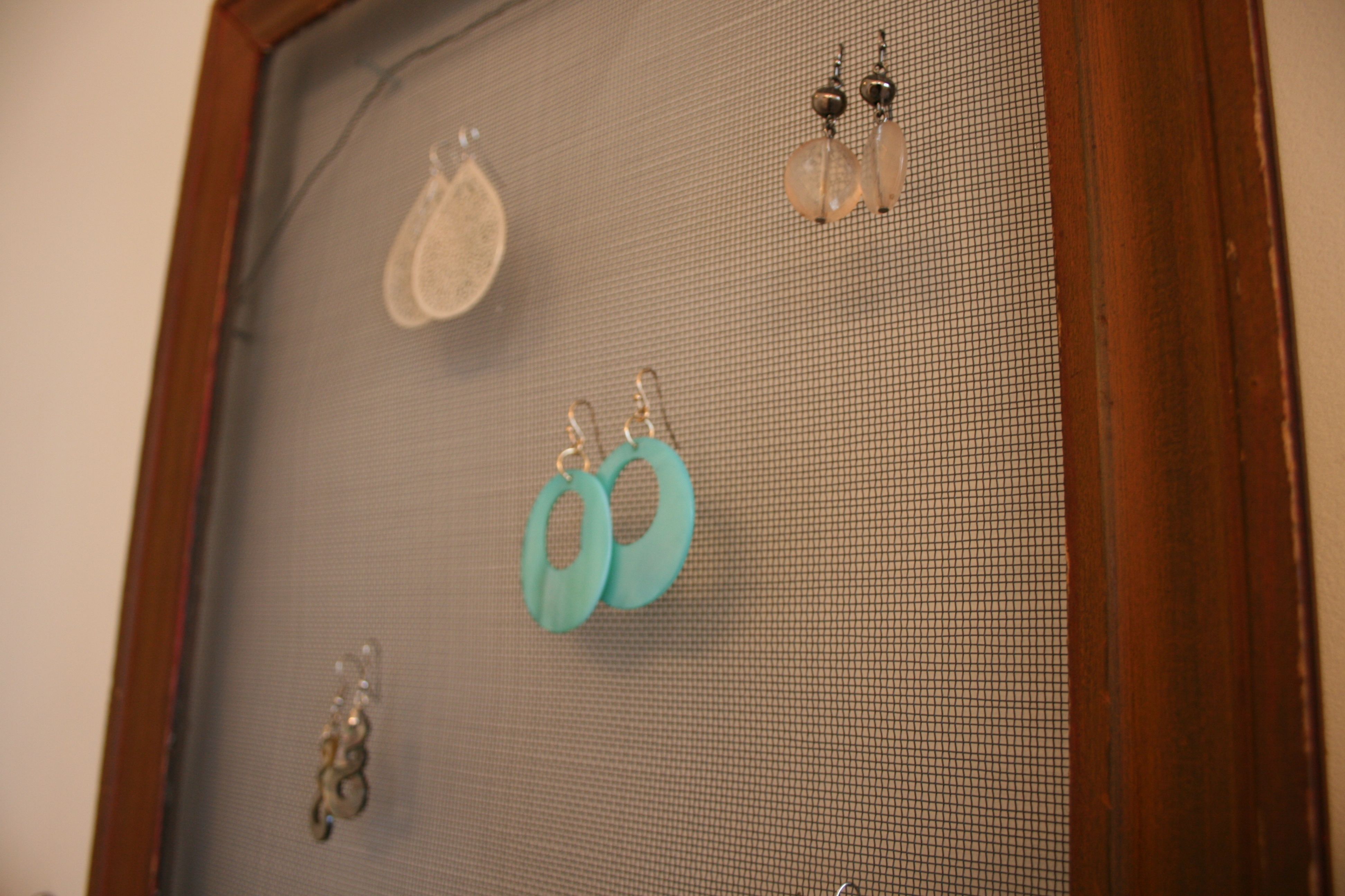 Hang 'em High: Framed Earring Organizer! - Dream Green DIY