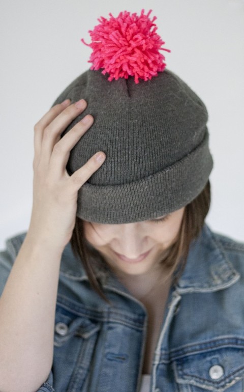 DIY_Pom_Pom_Beanie15