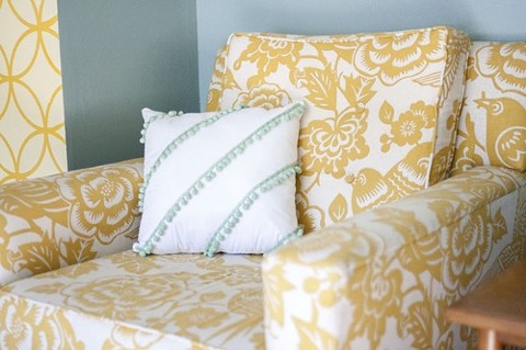 ehow-pillow-embellishment-22