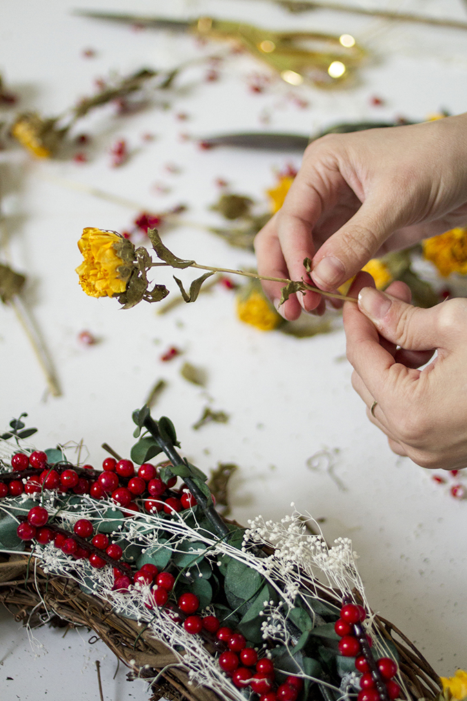 DIY-Seasonal-Wreath-19