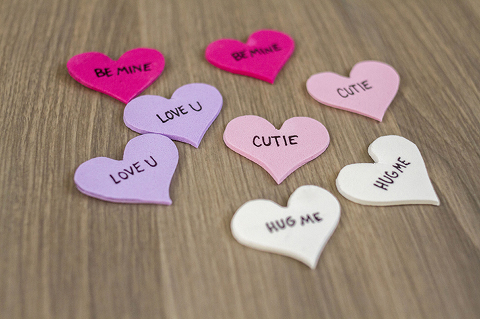 DIY Vinyl Heart Mugs + Conversation Heart Stirrers | Dream Green DIY