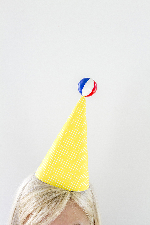 eHow-DIY-Party-Hat-31-677