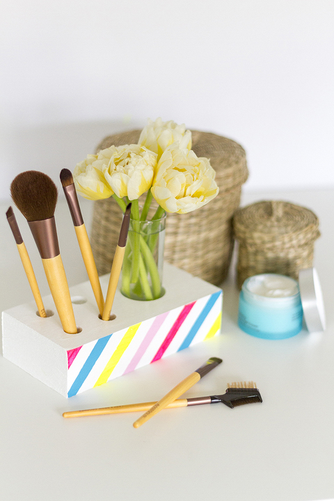 DIY Makeup Brush + Bud Vase Holder | Dream Green DIY