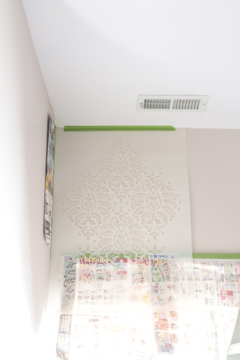 How To Stencil A Feature Wall | Dream Green DIY