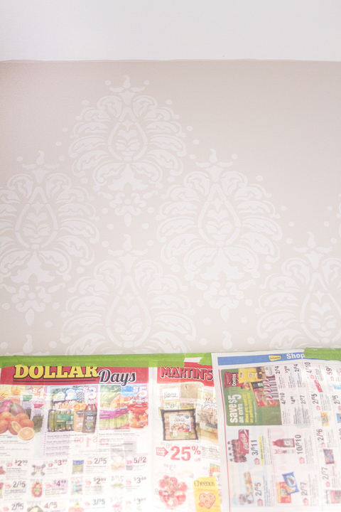 How To Stencil A Feature Wall | Dream Green DIY