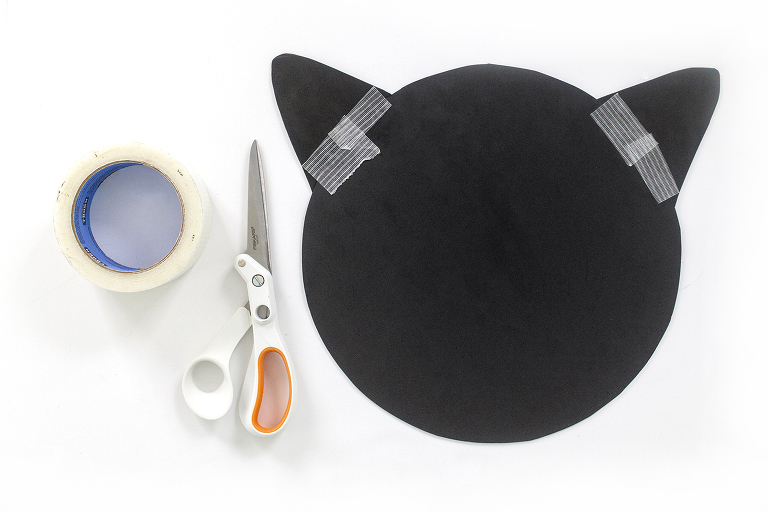 DIY Halloween Black Cat Placemats And Dotty Cupcake Toppers | Dream Green DIY