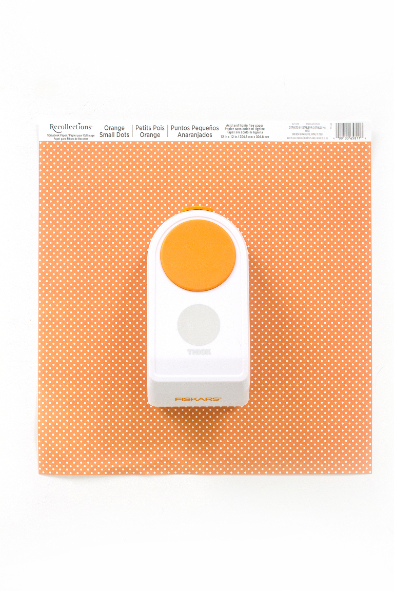 DIY Halloween Black Cat Placemats And Dotty Cupcake Toppers | Dream Green DIY