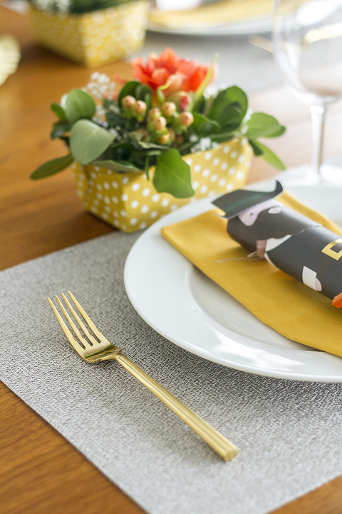 How To Style A Modern Thanksgiving Tablescape | Dream Green DIY