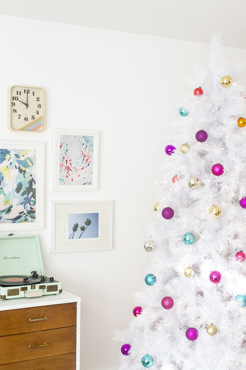 How To Style A Retro Mid-Century White Christmas Tree | Dream Green DIY + @treetopia
