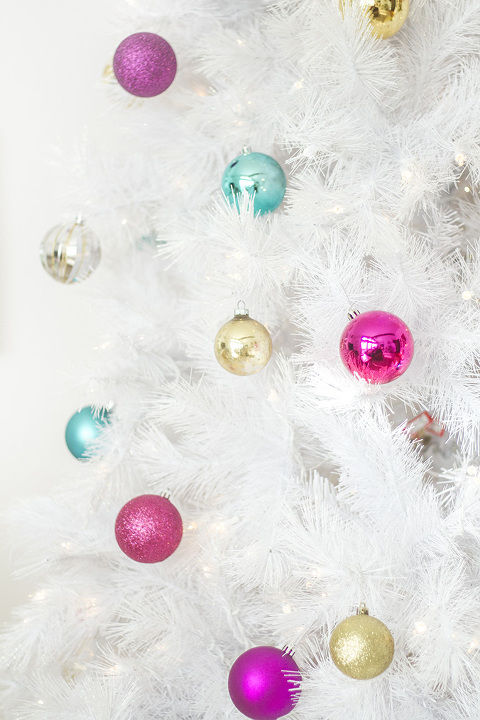 How To Style A Retro Mid-Century White Christmas Tree | Dream Green DIY + @treetopia