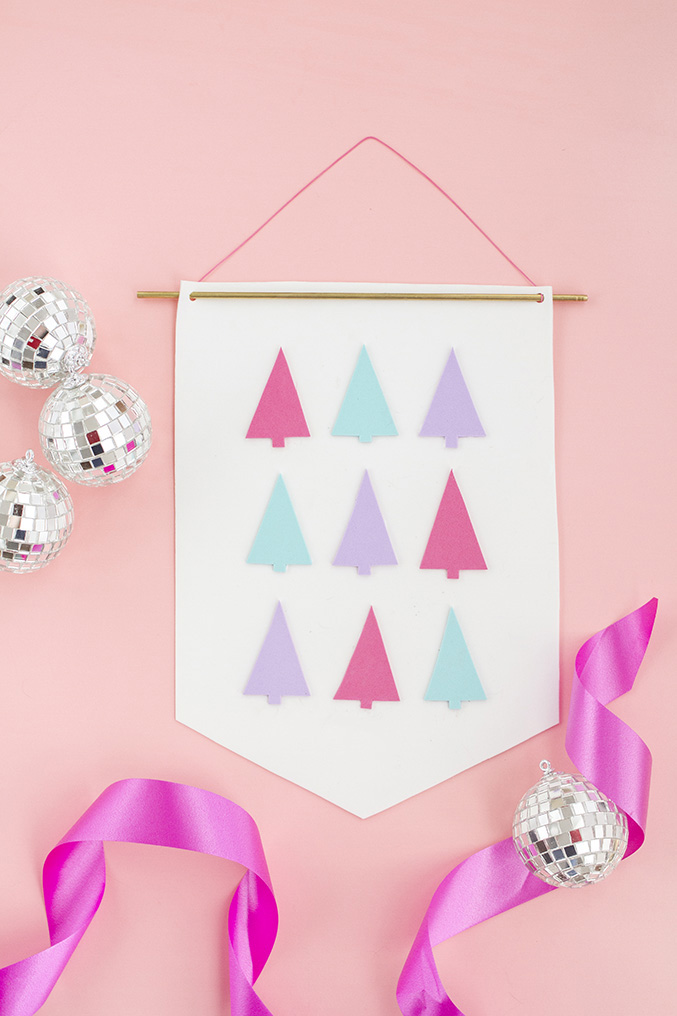 DIY Foam Christmas Tree Banner | Dream Green DIY