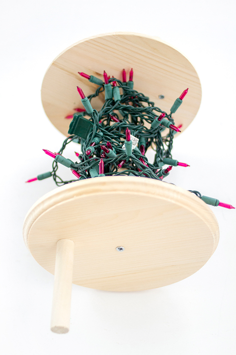 How To Make A DIY Christmas Lights Spool | Dream Green DIY + @ehow