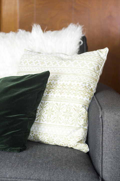 Touring Our Cozy Christmas Time Family Room | Dream Green DIY #bloggerstylinhometours