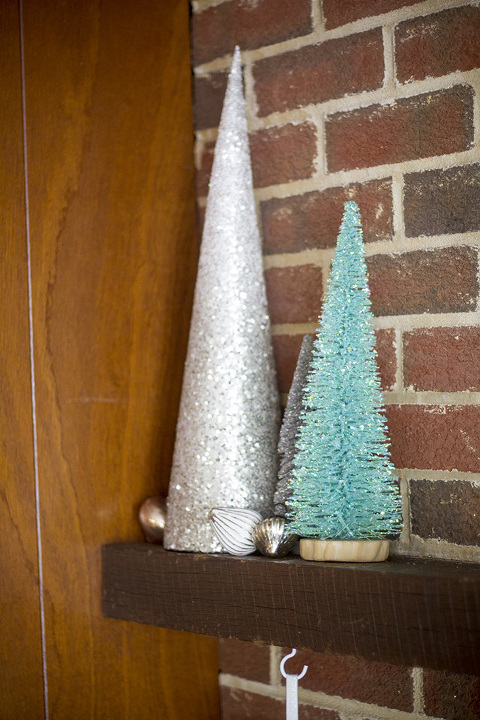 Touring Our Cozy Christmas Time Family Room | Dream Green DIY #bloggerstylinhometours