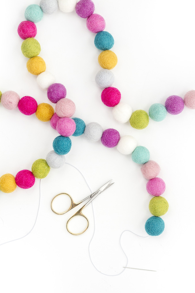 DIY Felt Ball Garland | Dream Green DIY