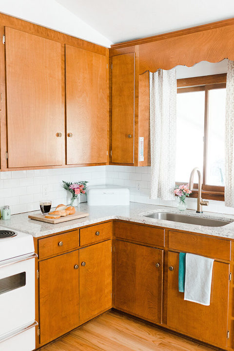 White Subway Tile Backsplash | dreamgreendiy.com