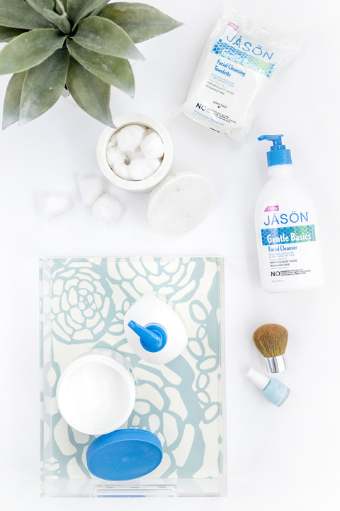 DIY Wallpaper Lined Beauty Tray Makeover | dreamgreendiy.com