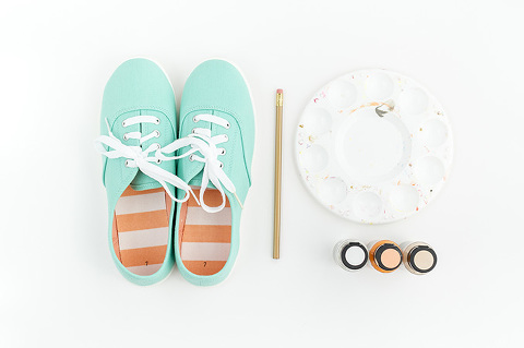 DIY Painted Polka Dot Patterned Sneakers | dreamgreendiy.com
