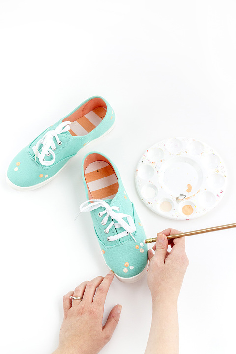DIY Painted Polka Dot Patterned Sneakers | dreamgreendiy.com