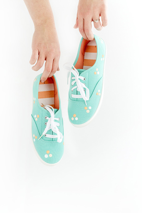 DIY Painted Polka Dot Patterned Sneakers | dreamgreendiy.com