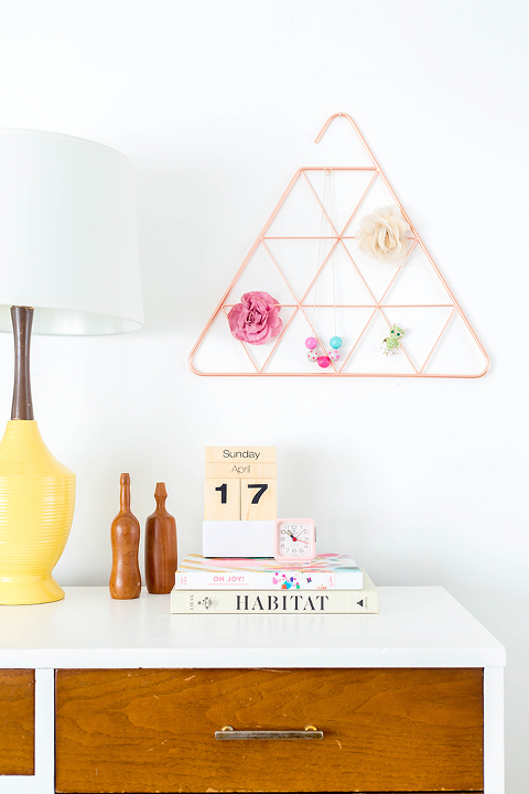 3 Uses For A Copper Triangle Scarf Holder | dreamgreendiy.com