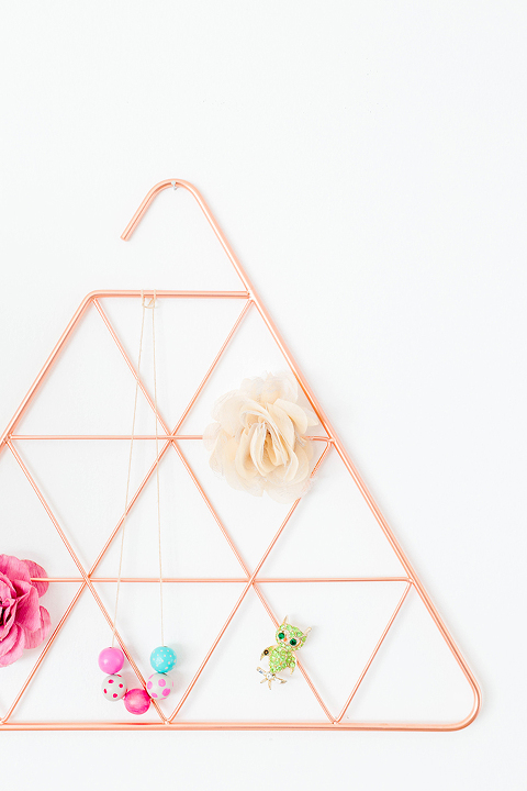 3 Uses For A Copper Triangle Scarf Holder | dreamgreendiy.com