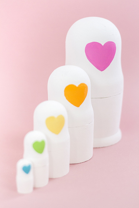 DIY Decorative Painted Heart Faced Nesting Dolls | dreamgreendiy.com