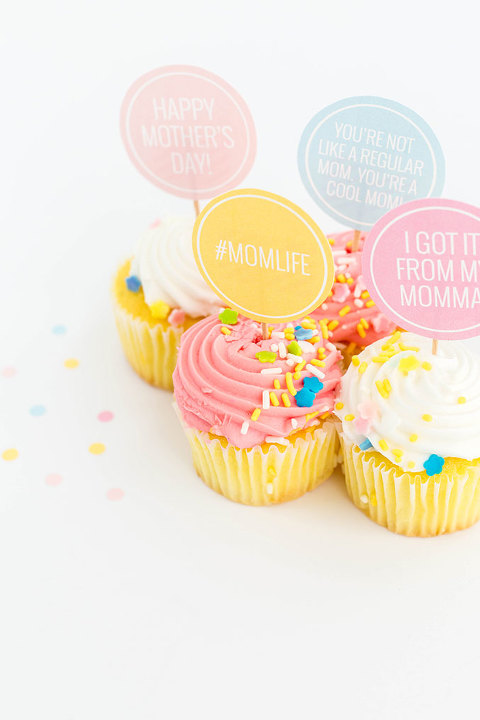 DIY Printable Mothers Day Cake Toppers | dreamgreendiy.com + @ehow