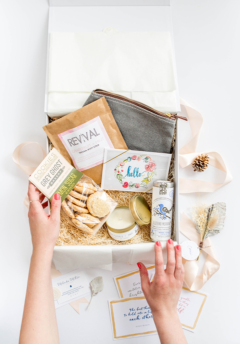 A Day-Brightening Mothers Day Gift Box Idea | dreamgreendiy.com + @mementoandmuse