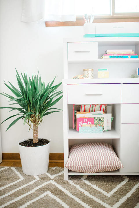 Tips For Organizing And Designing Your Dream Office | dreamgreendiy.com + @glitterguide + @BHG