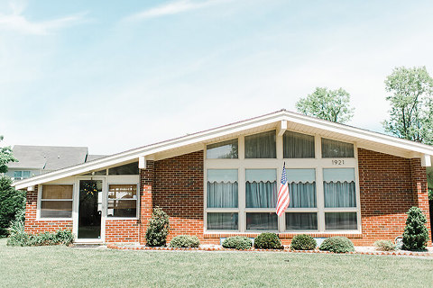 Mid-Century Modern Home Tour | dreamgreendiy.com + @glitterguide (Photos by @photopesce)