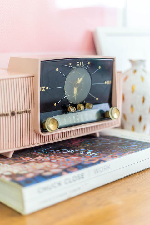 Vintage Pink Clock Radio | dreamgreendiy