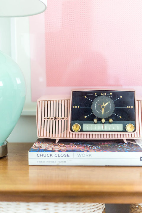 Vintage Pink Clock Radio | dreamgreendiy