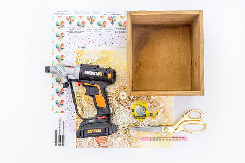 DIY Box Wall Shelf | dreamgreendiy.com + @worxtools