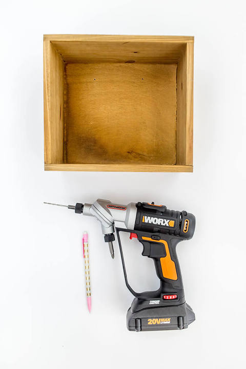 DIY Box Wall Shelf | dreamgreendiy.com + @worxtools