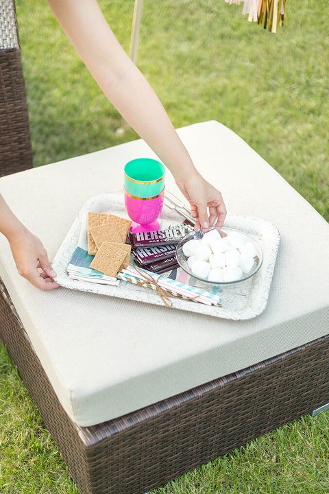 How To Style A Festive Fire Pit Party | dreamgreendiy.com + @duraflame
