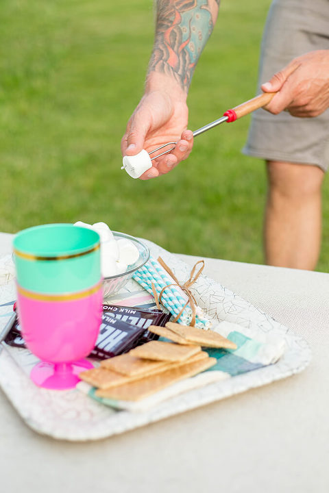 How To Style A Festive Fire Pit Party | dreamgreendiy.com + @duraflame