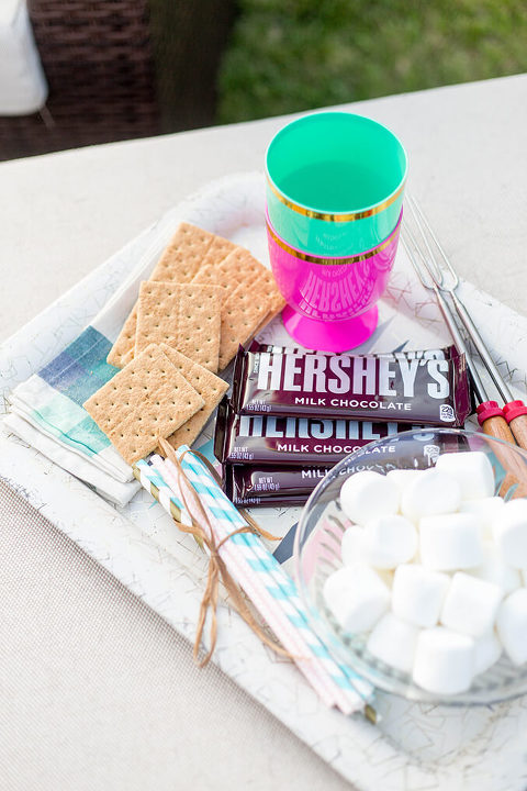 How To Style A Festive Fire Pit Party | dreamgreendiy.com + @duraflame