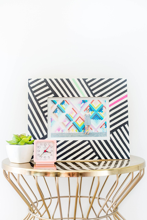 DIY Painted Frame Inspired By The Wynwood Walls In Miami | dreamgreendiy.com