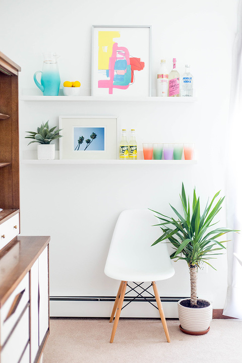 2 Ways To Style Dining Room Wall Shelves | dreamgreendiy.com + @minted