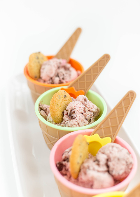 No Churn Chocolate-Covered Strawberry Ice Cream Recipe | dreamgreendiy.com + @orientaltrading