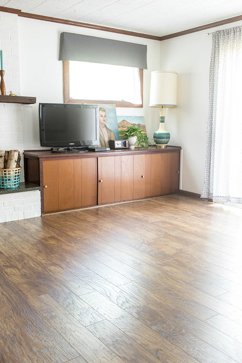 Before & After New Laminate Flooring | dreamgreendiy.com