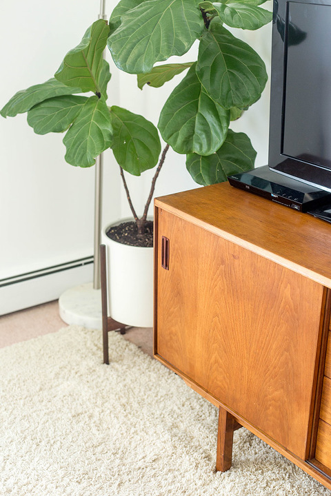 Thrifted Mid-Century Console | dreamgreendiy.com