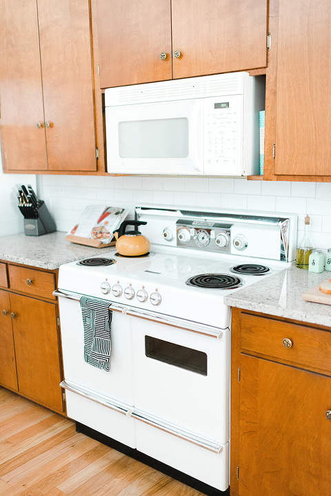 Mid-century Kitchen | dreamgreendiy.com