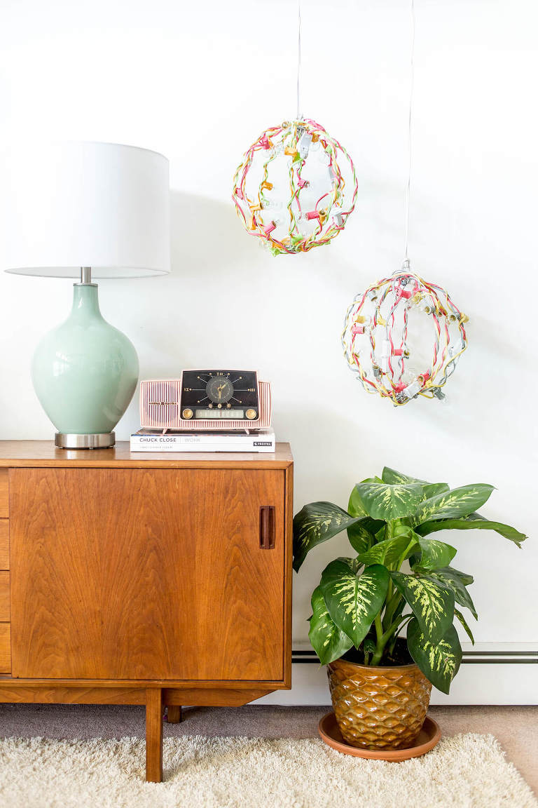 DIY Portable Industrial Color Pop Chandelier | dreamgreendiy.com + @lightsforall