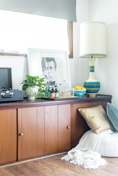 How To Establish A Room Theme With Art | dreamgreendiy.com + @photosdotcom