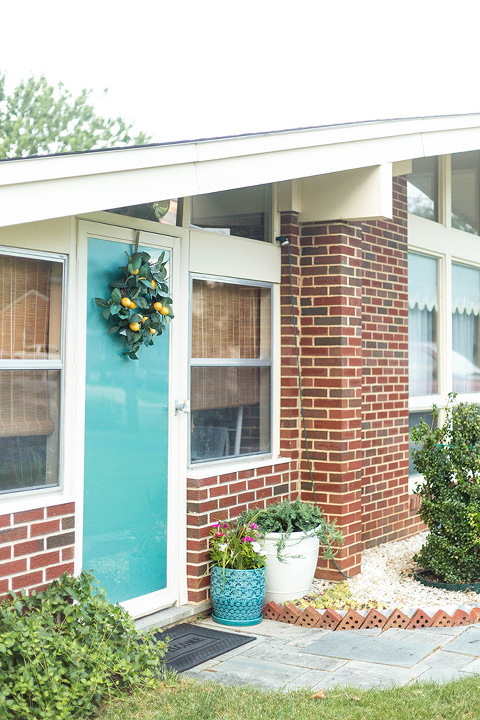 How To Update A Storm Door With Teal Window Film | dreamgreendiy.com + @designyourwall